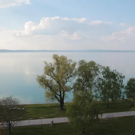 Csenge Apartman Διαμέρισμα *